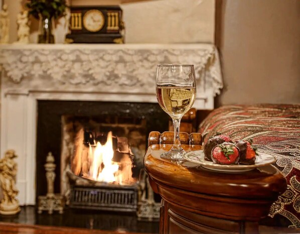 Interior - Drayton Room - McMillan Inn (Savannah)