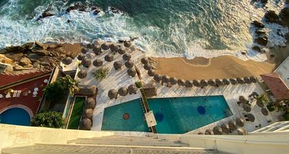 Vista al Mar, Playa, Albercas y Balcón