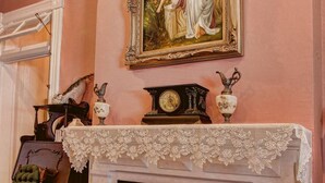 Interior - Lincoln room - McMillan Inn (Savannah)