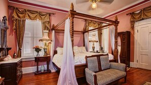 1 bedroom, iron/ironing board, WiFi, bed sheets - Lincoln room - McMillan Inn (Savannah)