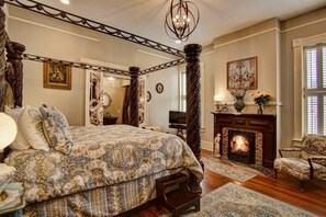 1 bedroom, iron/ironing board - Pulaski room - McMillan Inn (Savannah)