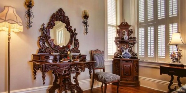 Interior - Montgomery Room - McMillan Inn (Savannah)