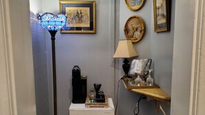 Interior - Calhoun Square - McMillan Inn (Savannah)