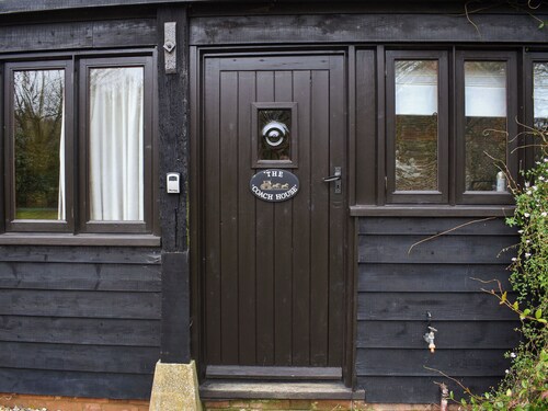 UK46715 - The Coach House