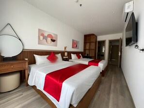 Individually decorated, desk, laptop workspace, blackout curtains - Amorii Hotel Phu Quoc (Phu Quoc)