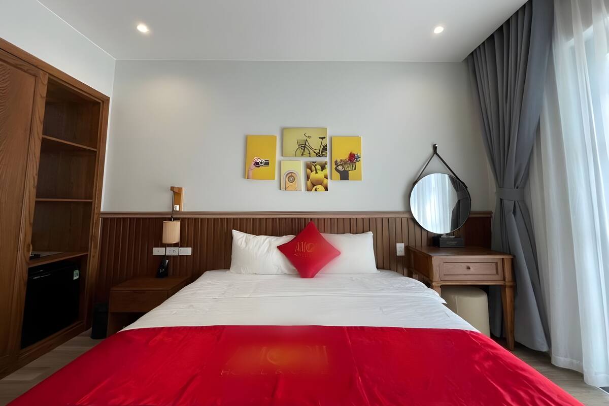 Double Room | 1 bedroom, individually decorated, desk, laptop workspace