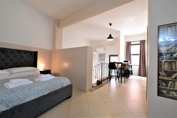 Departamento urbano | Escritorio, cortinas blackout y insonorización