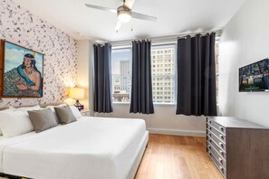 1 slaapkamer, een strijkplank/strijkijzer, wifi, beddengoed
