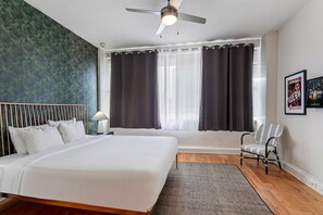 1 bedroom, iron/ironing board, WiFi, bed sheets - French Quarter Elegance: Stylish 1BR Living Space with Pool (New Orleans)