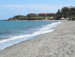 On the beach - La Plage Absolue (Linguizzetta)