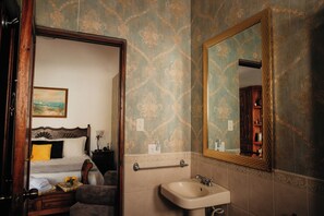 Standard Room , Shared bathroom | Bathroom