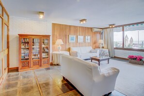 Apartment | Living area | Flat-screen TV - Oceana Suites Vanguardia  (Punta del Este)
