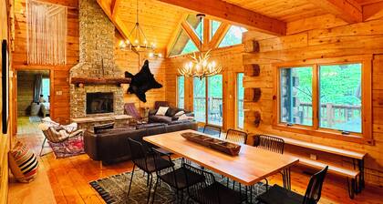 Log Cabin Oasis With Air Conditioned Treehouse on 20 Acres - Sleeps 32+