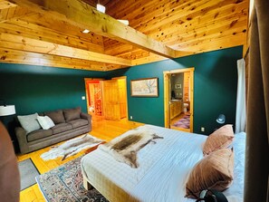 7 bedrooms, iron/ironing board, travel cot, WiFi - Log Cabin Oasis With Air Conditioned Treehouse on 20 Acres - Sleeps 32+  (Golden)