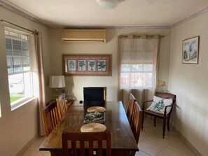 Dining - Stunning 2-bed Apartment in Silver Sands sea Views (Silver Sands)