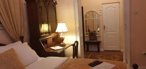 1 bedroom, desk, iron/ironing board, WiFi
