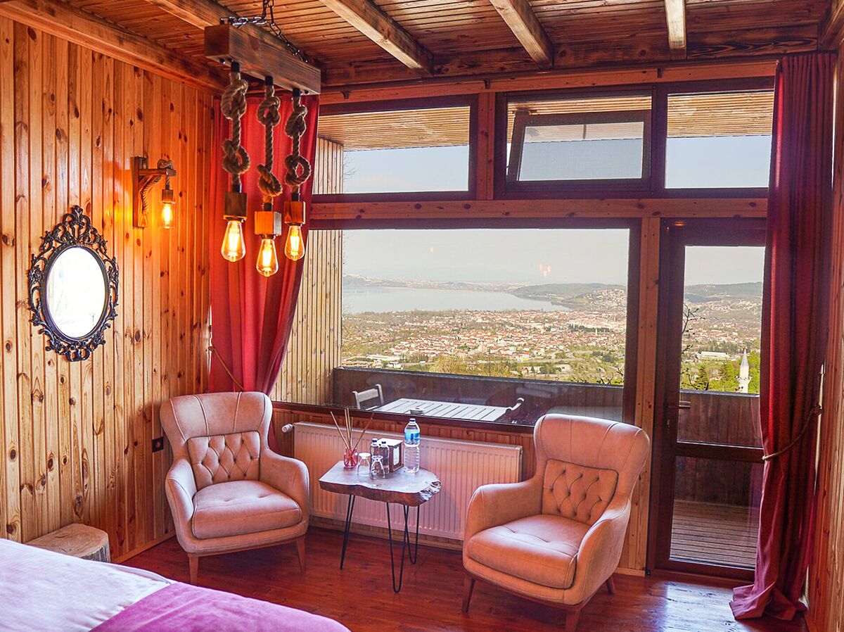 Panoramic Room, Lake View | Blackout drapes, free WiFi