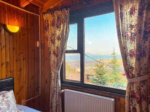 2 bedrooms, blackout curtains, free WiFi