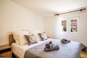 1 soverom, strykejern/-brett, wi-fi og sengetøy