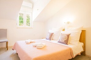 2 bedrooms, iron/ironing board, WiFi, bed sheets - Apartment with sea view, free parking, safe, Netflix (Metajna)