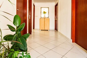 Interior - Studio-Apartment with sea view, free parking, safe, Netflix (Metajna)