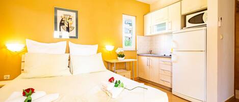 1 camera, ferro/asse da stiro, Wi-Fi, lenzuola