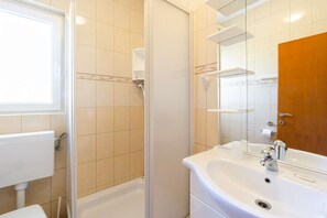 Dusche, Haartrockner, Handtücher