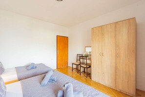 2 bedrooms, WiFi, bed sheets