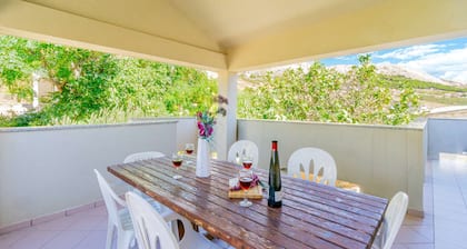 Apartment directly at the beach with sea view, free WiFi