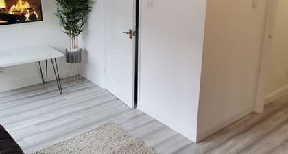 Newly Renovated Cosy 1bedroom flat in Wellingborough, free parking,