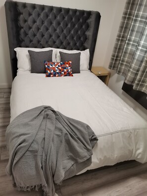 1 bedroom, iron/ironing board, free WiFi, bed sheets - Newly Renovated Cosy 1bedroom flat in Wellingborough, free parking,  (Wellingborough)