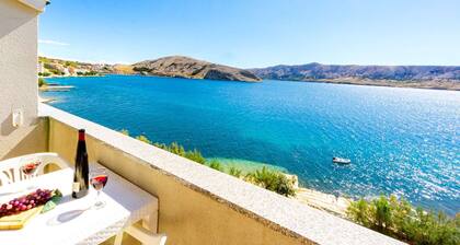 Apartment directly at the beach with sea view, free WiFi
