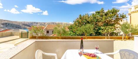 تناول الطعام بالخارج