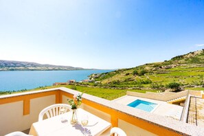 تناول الطعام بالخارج