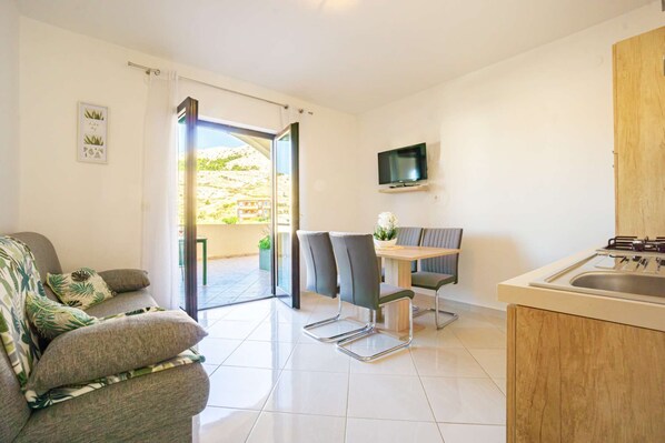 Interior - Apartment with sea view, free WiFi and free parking (Metajna)