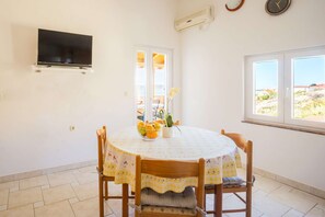 Dining - Apartment Marva 7 with sea view and free air conditioning (Zubovici)