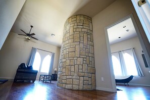 Einzelzimmer, 1 Queen-Bett | Bügeleisen/Bügelbrett, kostenloses WLAN, Bettwäsche