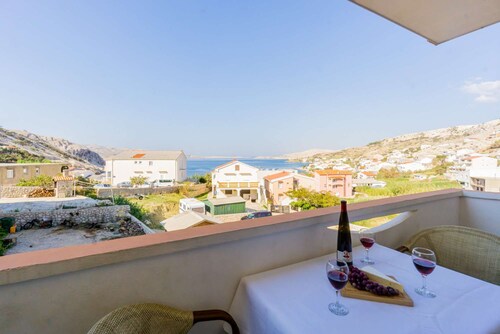 Apartment with sea view, free WiFi, free parking