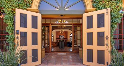 Creekside Estate w/ Stargazing Dome, Pool & Sauna