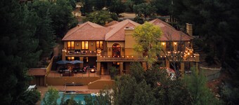 Creekside Estate w/ Stargazing Dome, Pool & Sauna