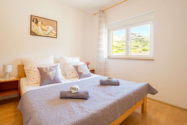 1 bedroom, WiFi, bed sheets - Apartment with free WiFi and free parking (Metajna)