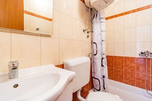 Shower, towels - Apartment with sea view, free WiFi, free parking (Metajna)