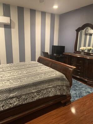 1 bedroom, desk, iron/ironing board, WiFi