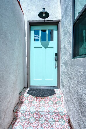 Exterior detail - Adorable New Mid-City Casita (Los Angeles)