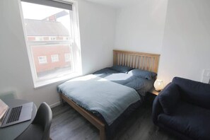 Iron/ironing board, free WiFi, bed sheets - Beautiful 1 Bedroom Central Flat (Royal Leamington Spa)