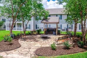 Property grounds - Perfect Location for Ball Tournaments with Pool (Gulf Shores)