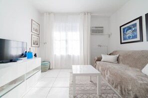 TV - Miami Beach Vibes Apartment (Miami)