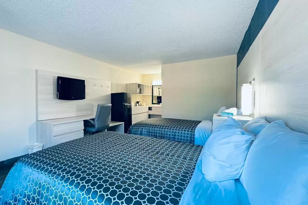 2 Double Beds Efficiency Suite Nonsmoking
