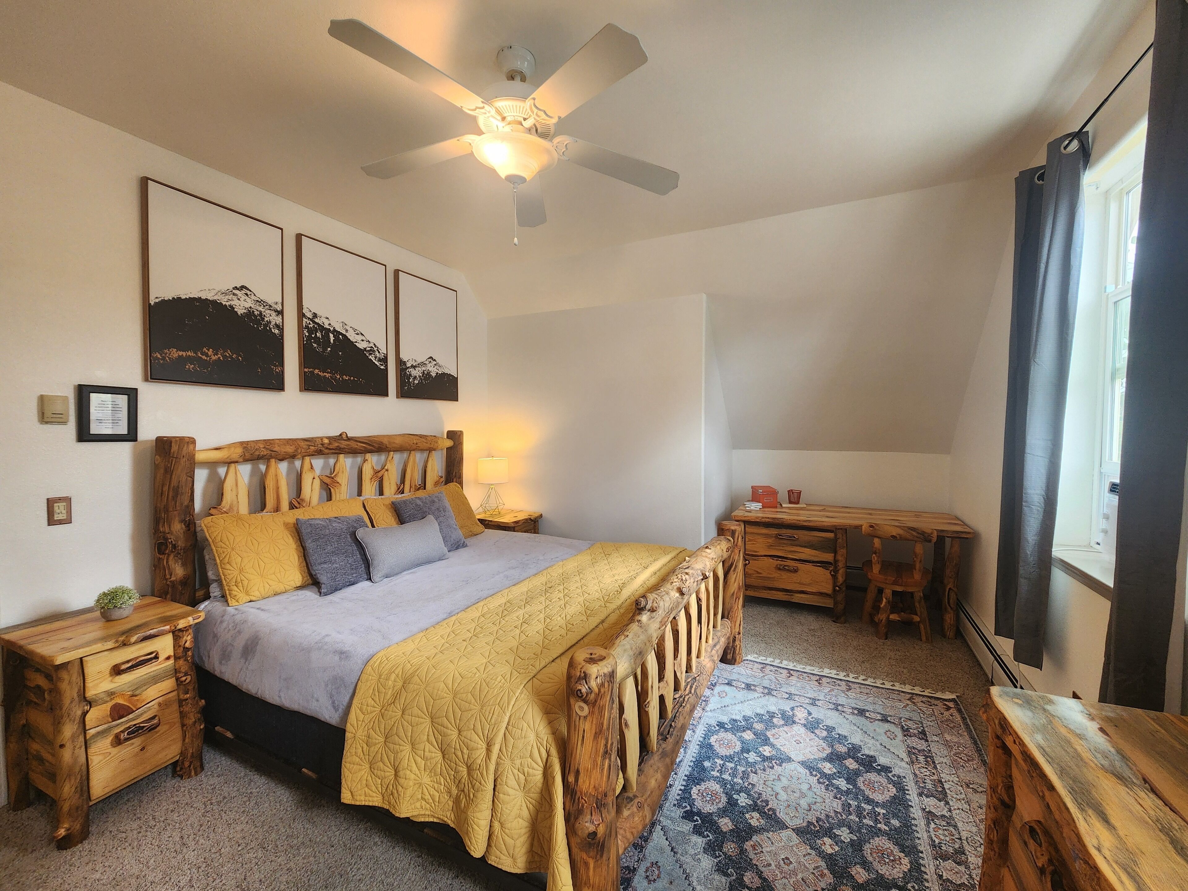 3 Schlafzimmer, Schreibtisch, Bügeleisen/Bügelbrett, Reisekinderbett