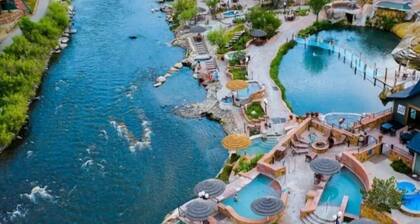 Epic Mountain Views, Central to Town & Hot Springs - "Hilltop Haus"